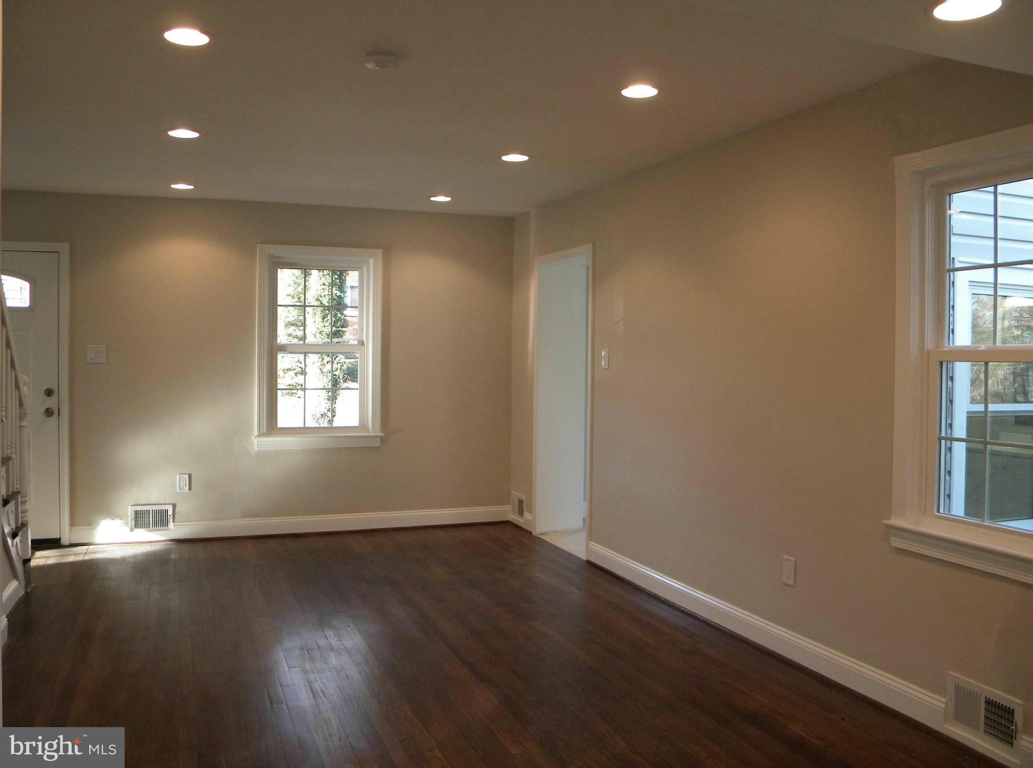 6215 Forest Road Cheverly, MD 20785 - Photo 3 of 28 Living Room