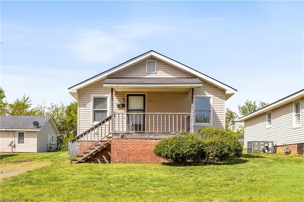 $1,300 | 110 South Raleigh Street, Greensboro, NC 27401