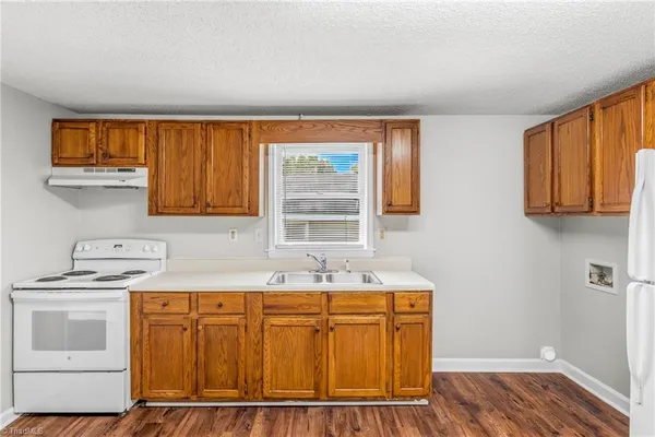 $1,300 | 110 South Raleigh Street, Greensboro, NC 27401