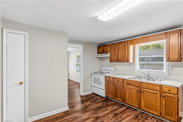 $1,300 | 110 South Raleigh Street, Greensboro, NC 27401