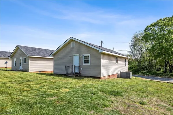 $1,300 | 110 South Raleigh Street, Greensboro, NC 27401