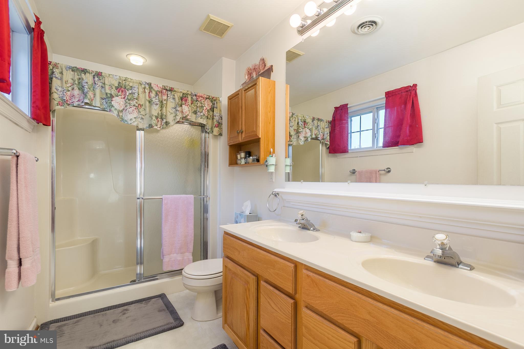 186 Magothy Beach Road Pasadena, MD 21122 - Photo 19 of 30 Bath (Master)