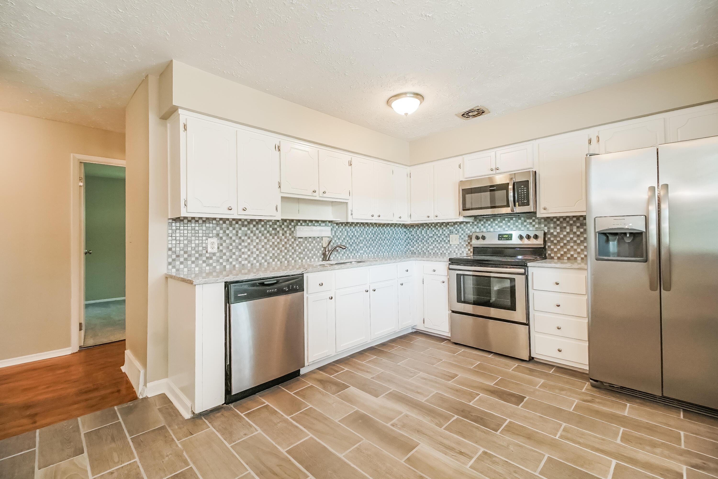 6259 Faircrest Road Columbus, OH 43229 - Photo 6 of 17 007-photo-kitchen-7391995