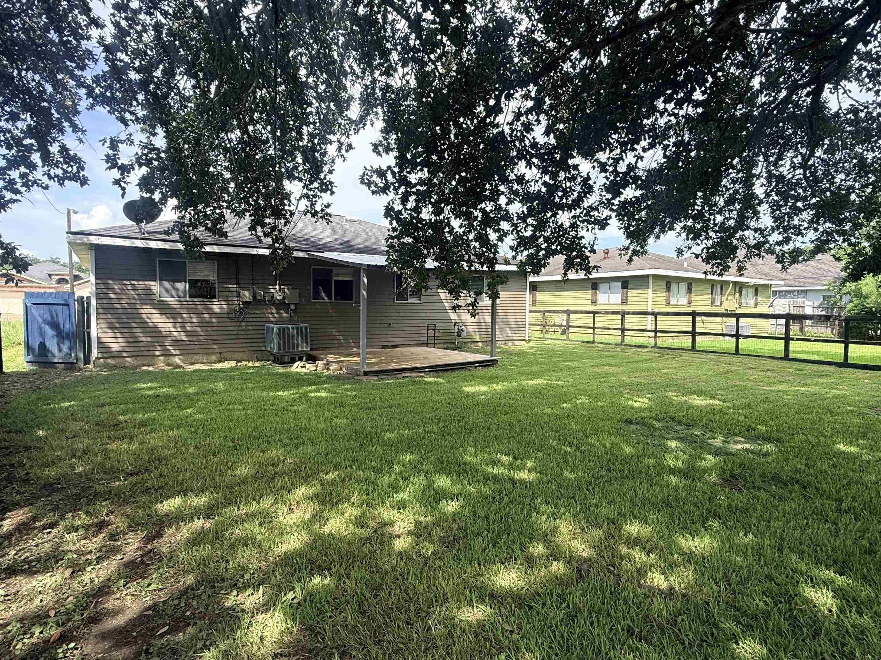 2830 Maple Avenue Groves, TX 77619 - Photo 11 of 19