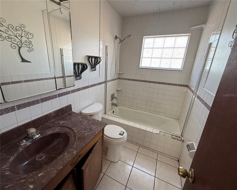 1129 Southwest Golden Avenue Arcadia, FL 34266 - Photo 13 of 25 a bathroom with a granite countertop sink toilet and shower