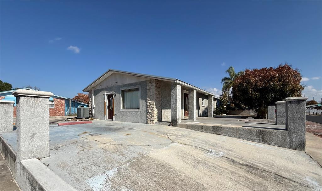 1129 Southwest Golden Avenue Arcadia, FL 34266 - Photo 21 of 25 a view of a house with basketball court