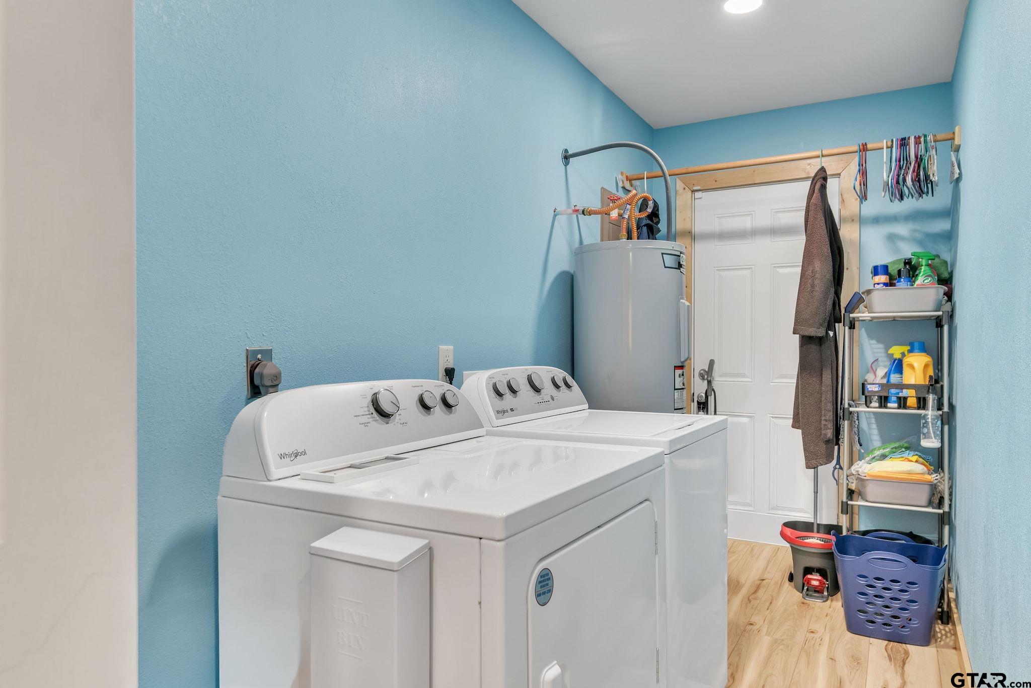 519 E Well Naples, TX 75568 - Photo 31 of 48 a utility room with dryer and washer