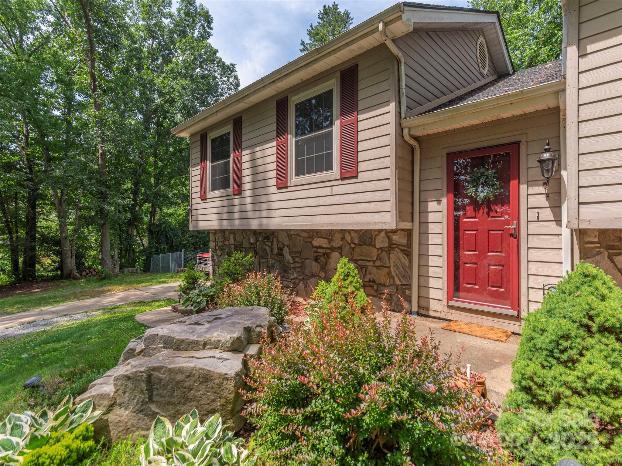 623 Nellie John Drive Clyde, NC 28721 - Photo 4 of 25 a front view of a house with garden