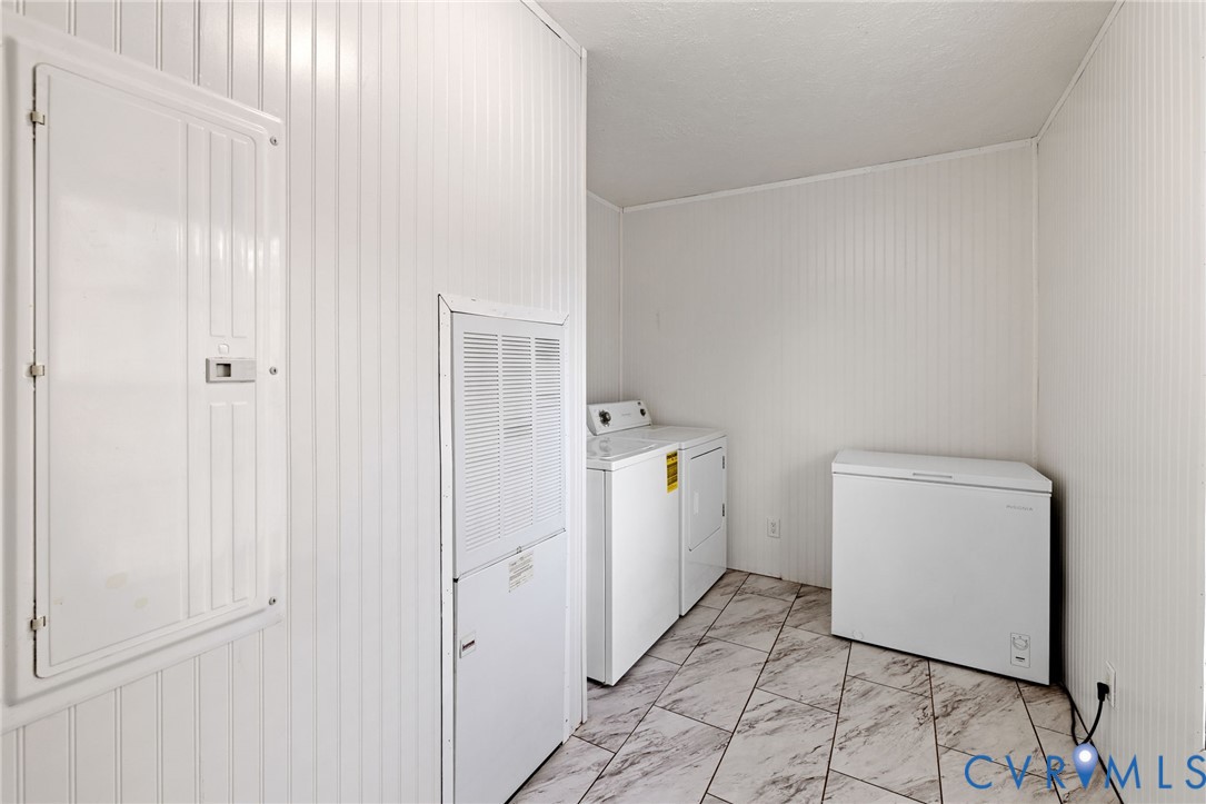11391 Watkins Road Rockville, VA 23146 - Photo 18 of 28 a room with a washer and dryer