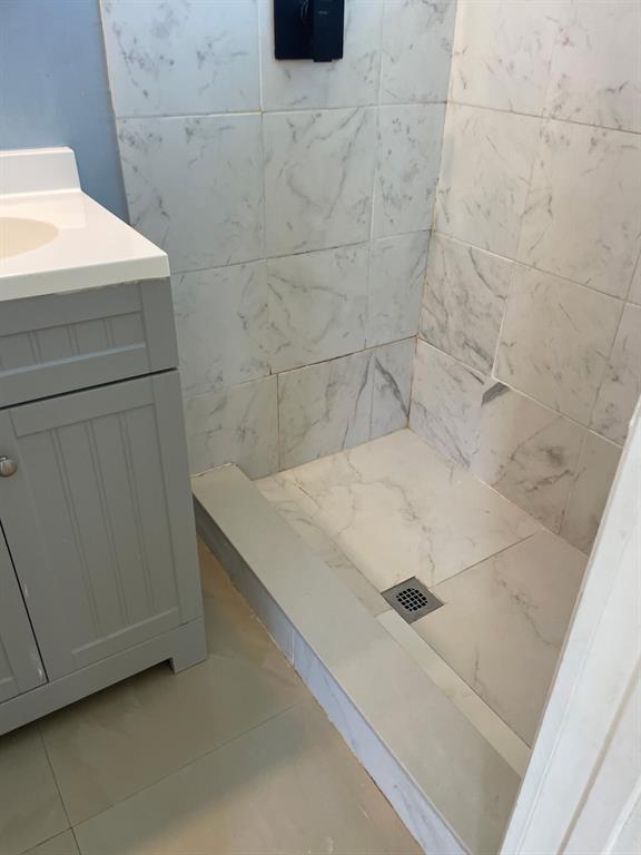 1911 Northeast 28th Street, Unit 4 Lighthouse Point, FL 33064 - Photo 7 of 9 a bathroom with a bathtub