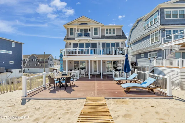 a close view of door lock