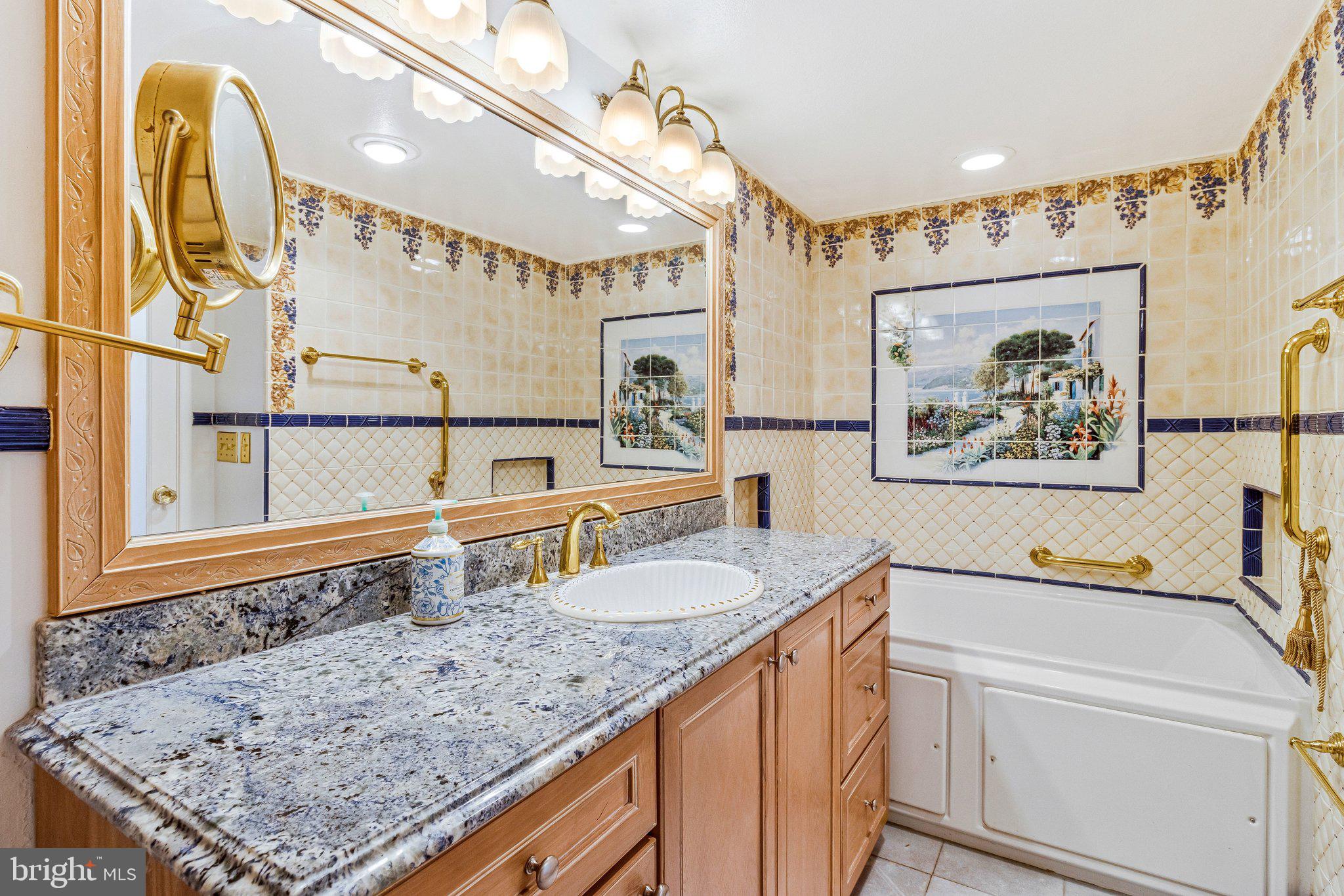 6101 Edsall Road, Unit 407 Alexandria, VA 22304 - Photo 24 of 54 Primary Bathroom