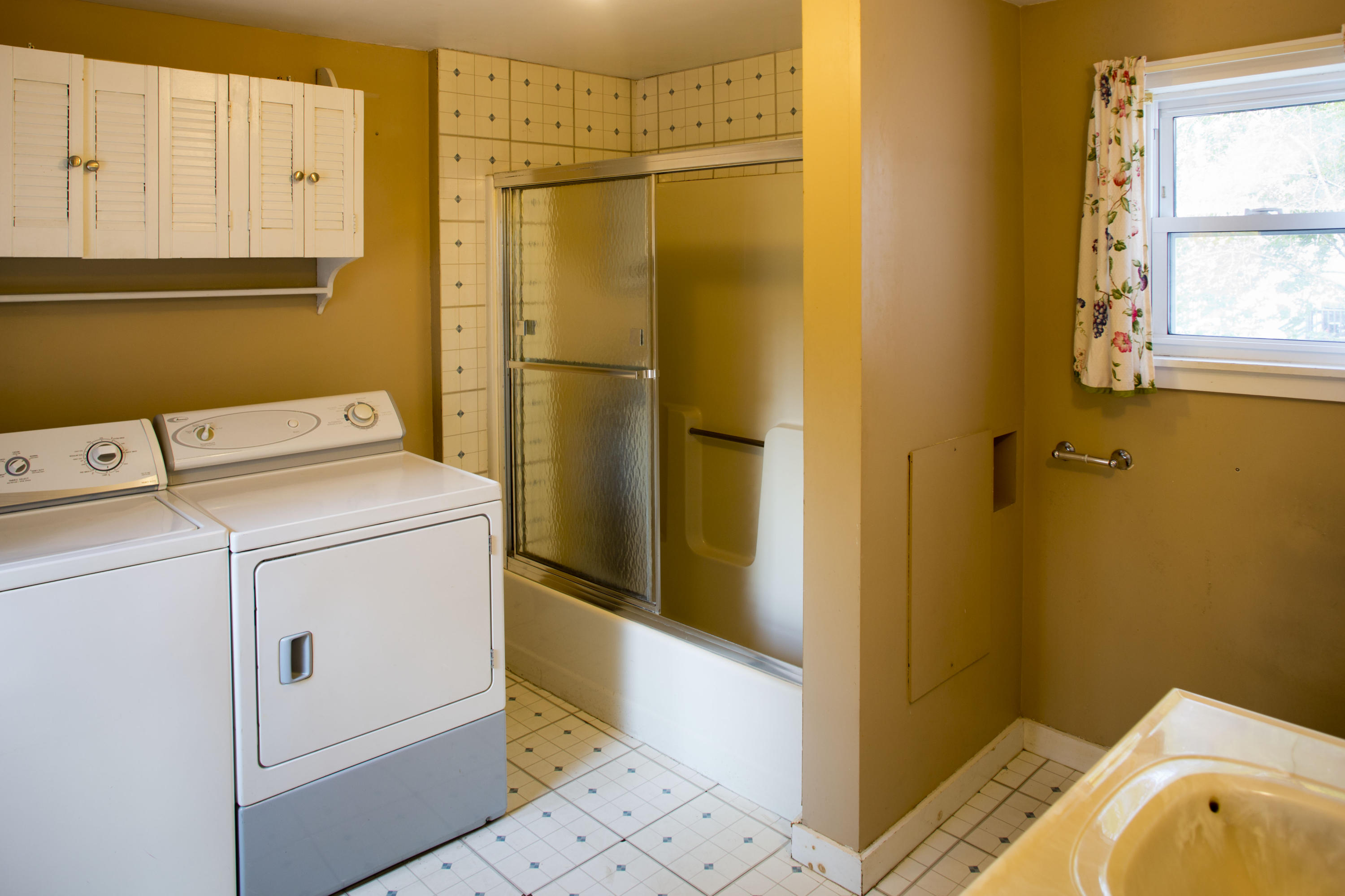 3 Brooks Street Orono, ME 04473 - Photo 13 of 20 Full Bathroom