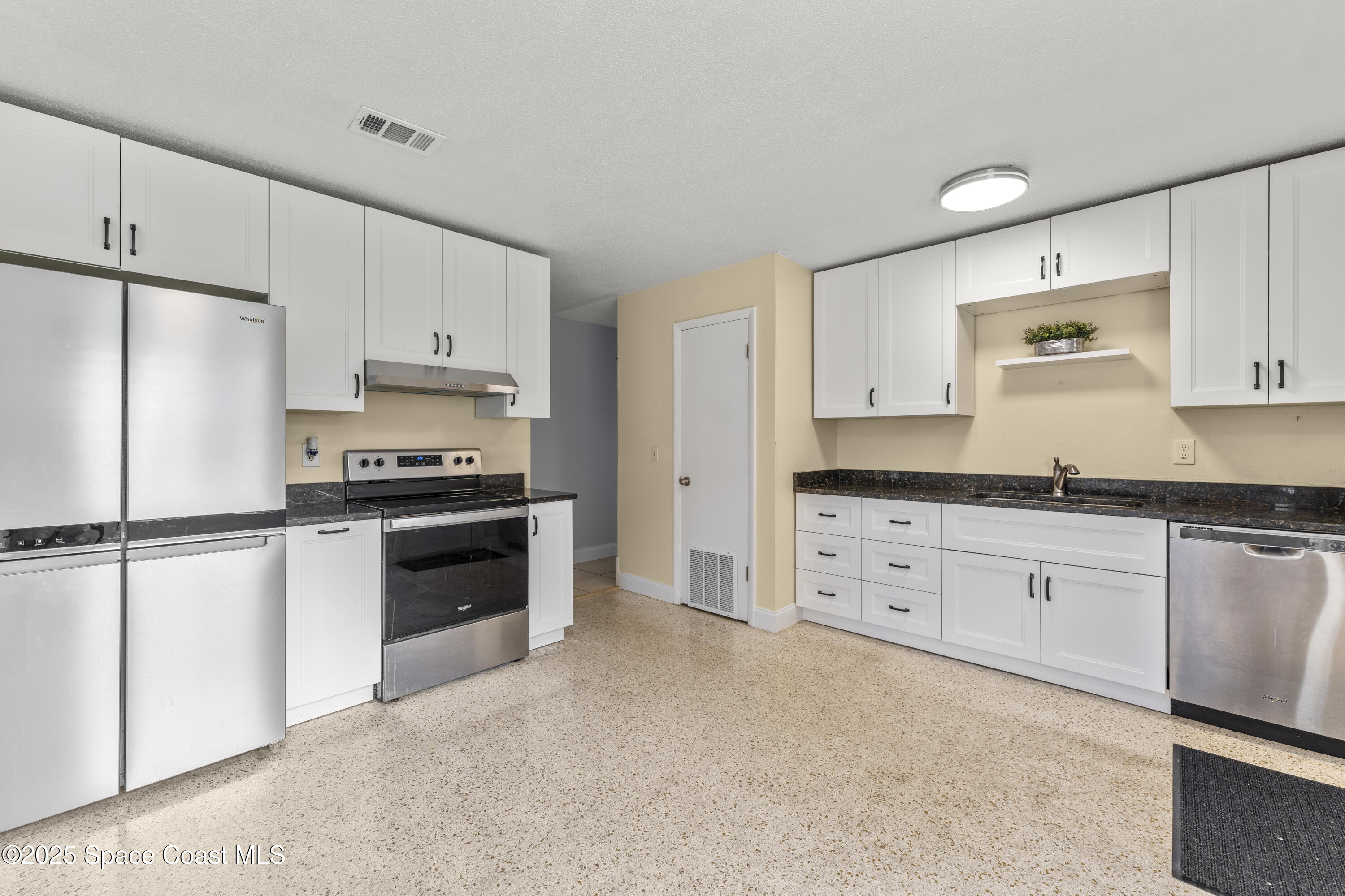 2906 Rollins Street Melbourne, FL 32901 - Photo 7 of 19 DSC06940_1