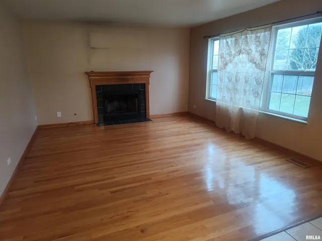 $440,000 | 376 Gatewood Lane, Grayslake, IL 60030