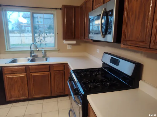 $440,000 | 376 Gatewood Lane, Grayslake, IL 60030