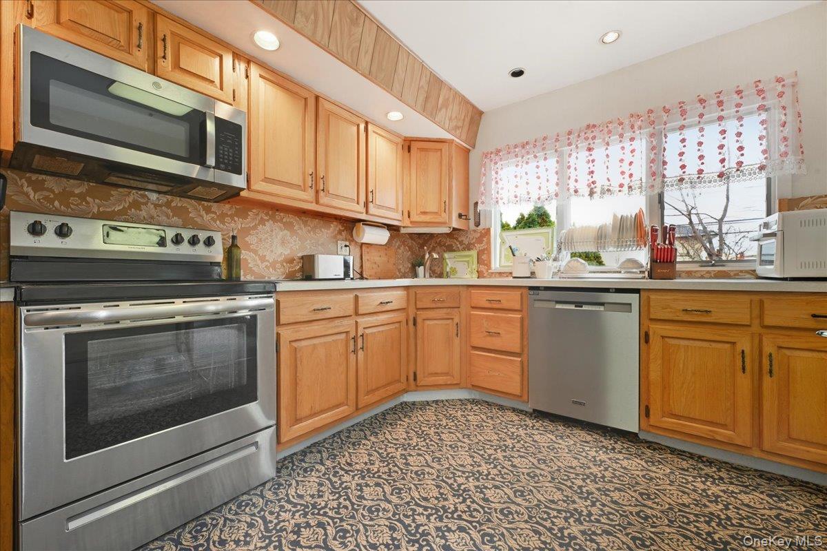 400 Plainview Road Hicksville, NY 11801 - Photo 11 of 30