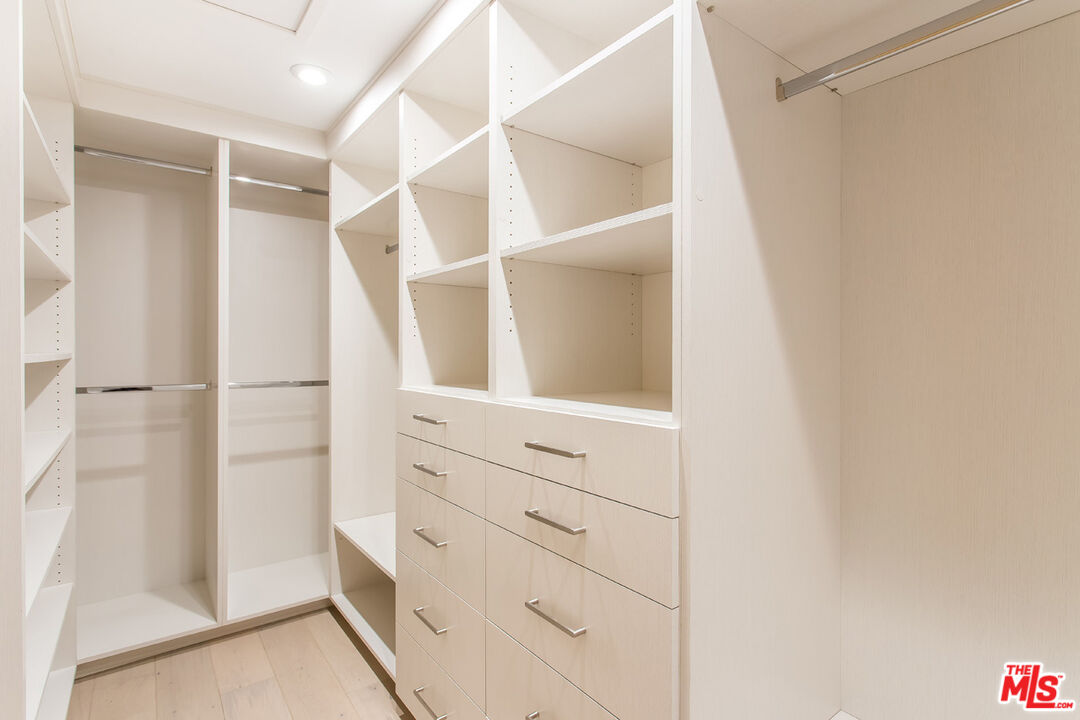 1413 Queens Road Los Angeles, CA 90069 - Photo 23 of 54 Gallery Image 23