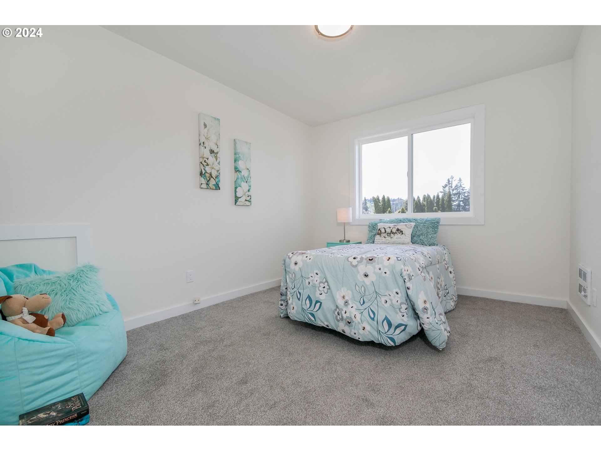 6757 A Street Springfield, OR 97478 - Photo 17 of 25 a bedroom with a bed and a window