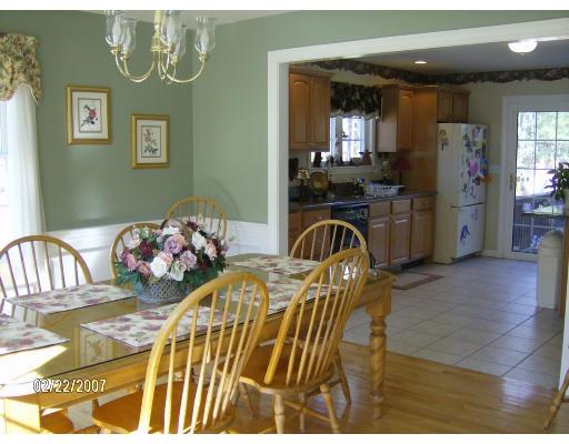 27 Mayflower Road Acushnet, MA 02743 - Photo 4 of 13 Gallery Image 4