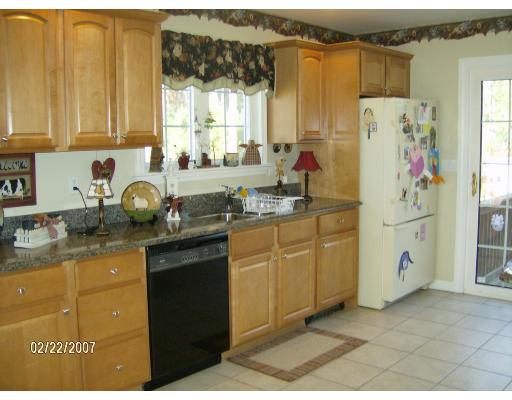 27 Mayflower Road Acushnet, MA 02743 - Photo 5 of 13 Gallery Image 5