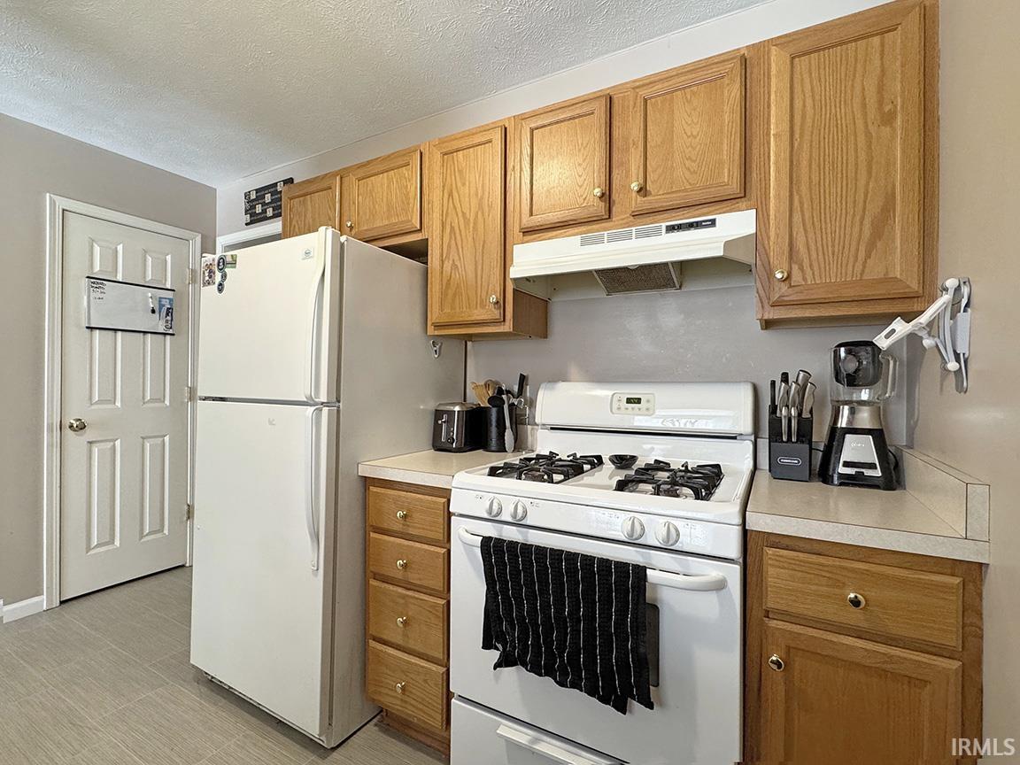 2015 Autumn Ridge Lane Elkhart, IN 46514 - Photo 16 of 32