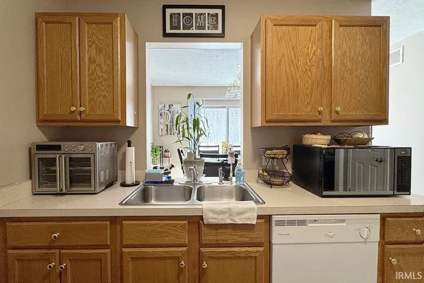 $199,900 | 2015 Autumn Ridge Lane, Elkhart, IN 46514