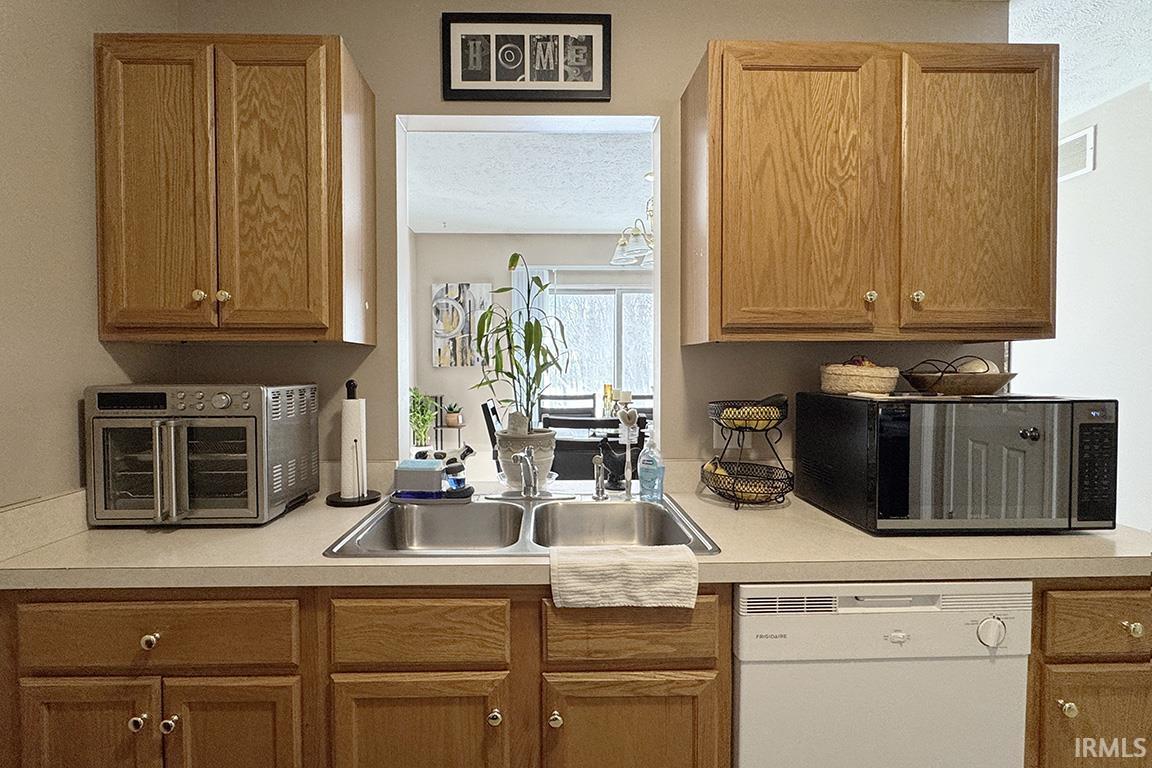 2015 Autumn Ridge Lane Elkhart, IN 46514 - Photo 17 of 32