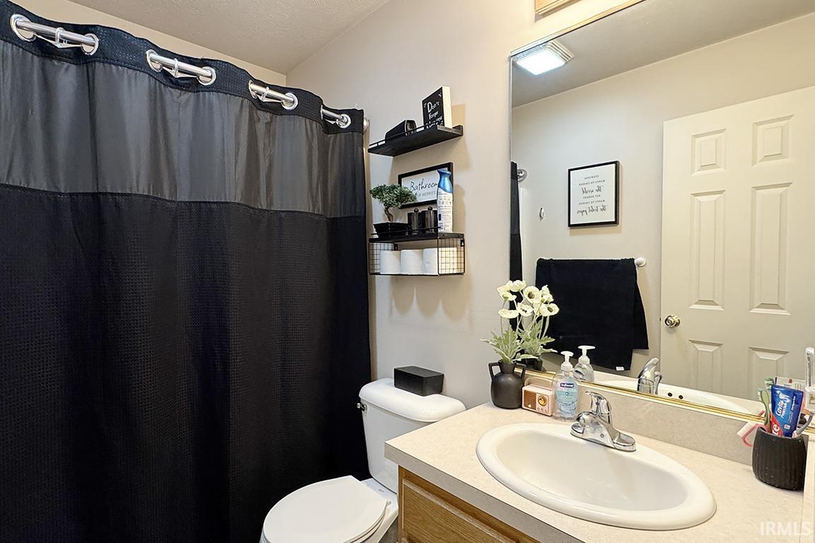 2015 Autumn Ridge Lane Elkhart, IN 46514 - Photo 19 of 32