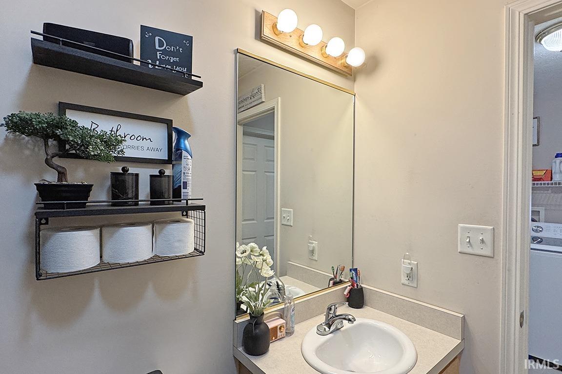 2015 Autumn Ridge Lane Elkhart, IN 46514 - Photo 20 of 32