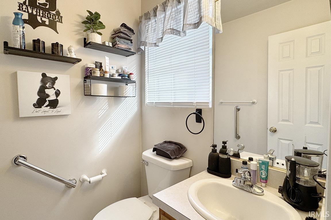 2015 Autumn Ridge Lane Elkhart, IN 46514 - Photo 4 of 32