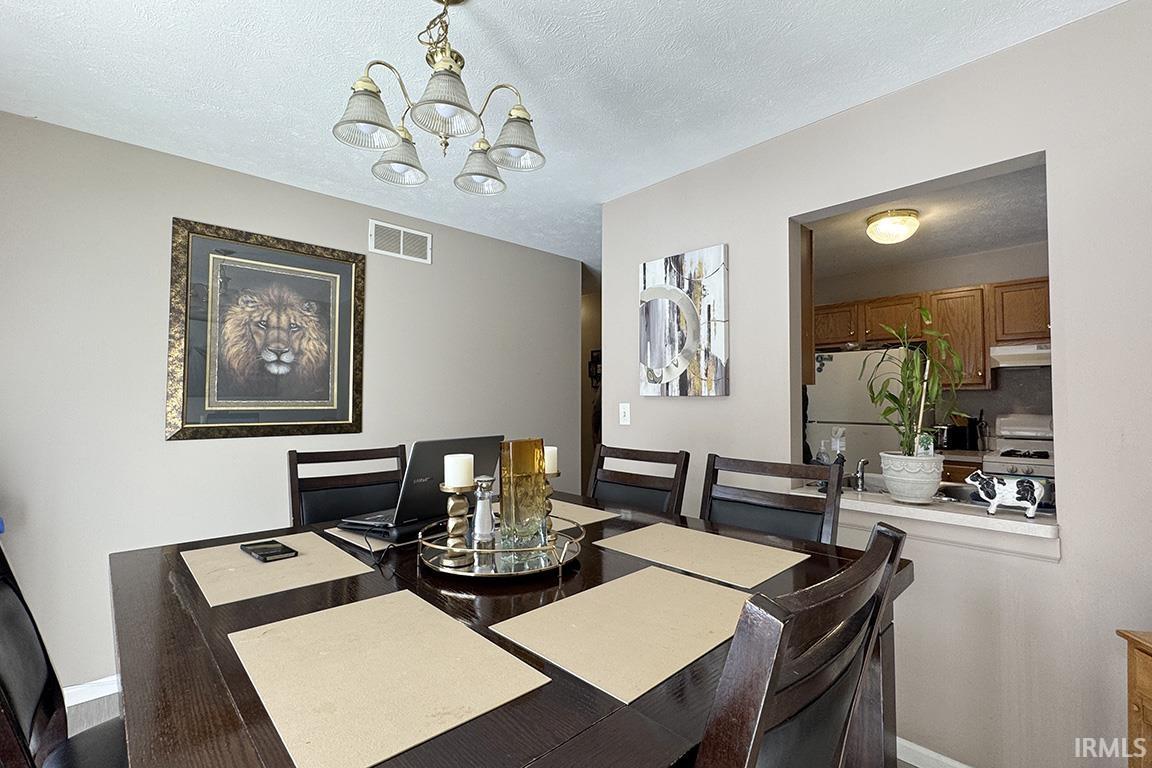 2015 Autumn Ridge Lane Elkhart, IN 46514 - Photo 7 of 32