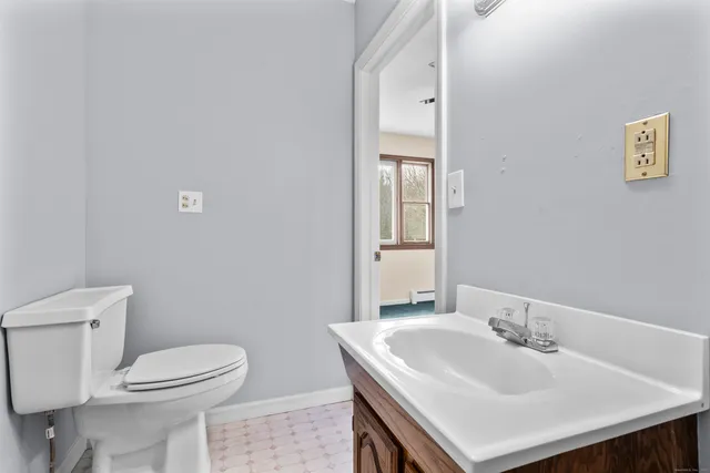 a view of empty room with ceiling fan