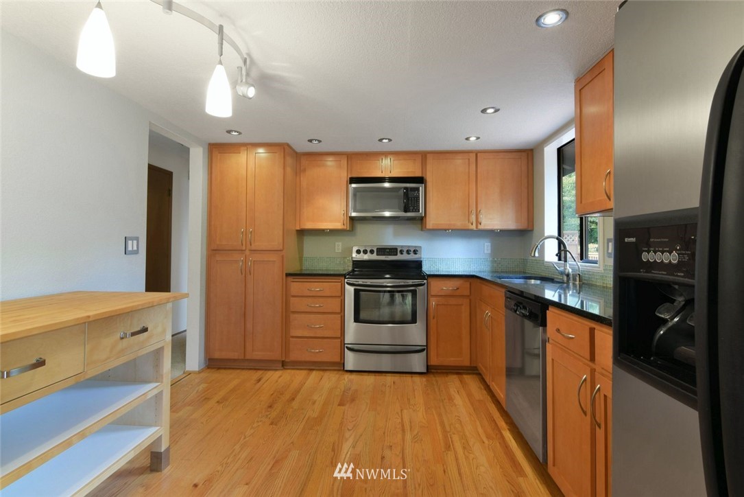 19 170th Place Southeast Bothell, WA 98012 - Photo 5 of 23