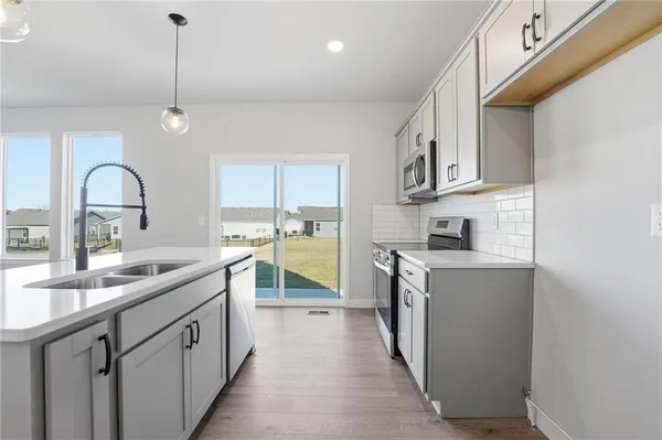 $353,001 | 12426 South Aspen Lane, Lee's Summit, MO 64086