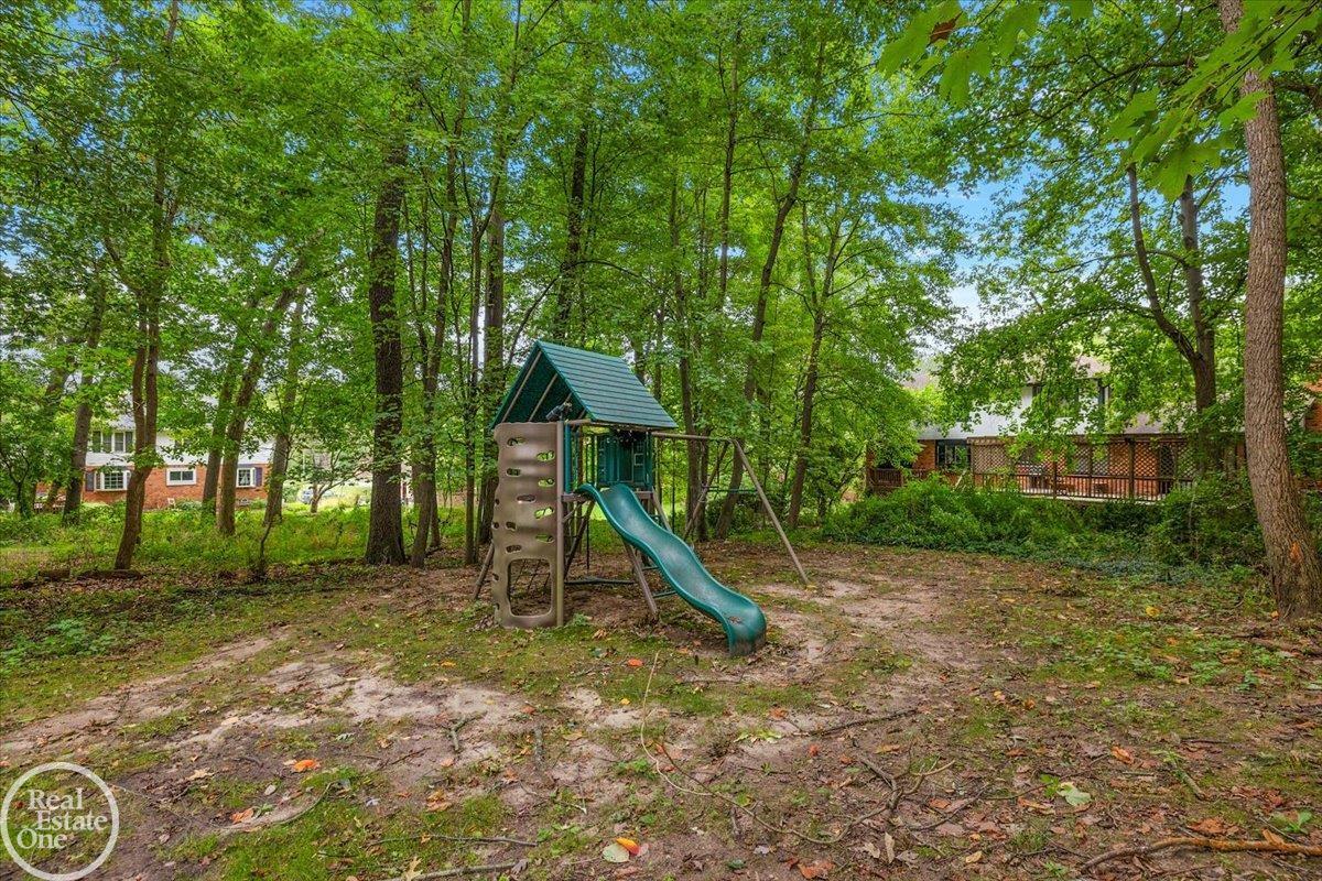 523 Ridgewood Road Rochester, MI 48306 - Photo 10 of 61 Gallery Image 10