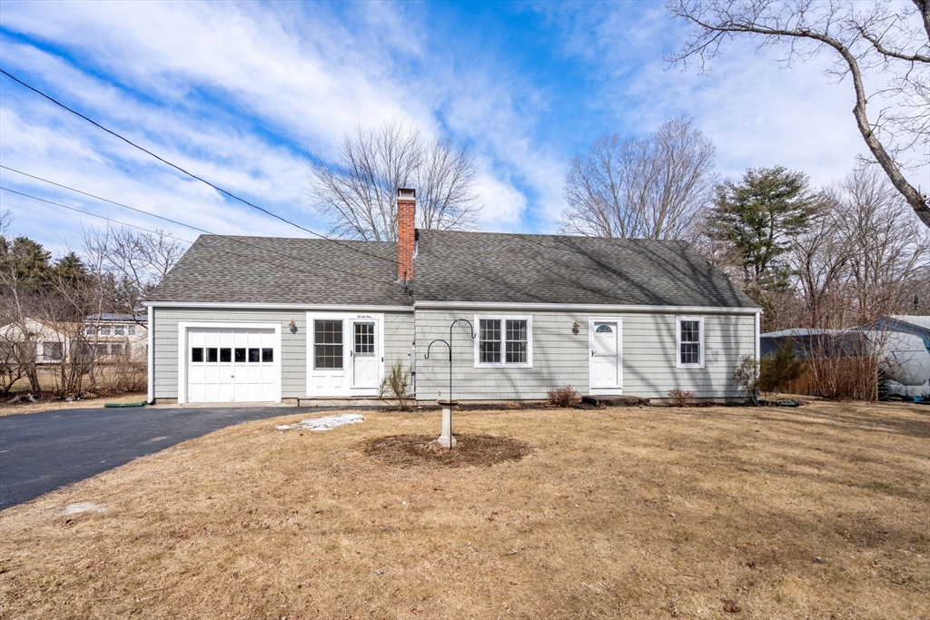 31 Sunset Drive Northborough, MA 01532 - Photo 32 of 33 front view of house with a yard