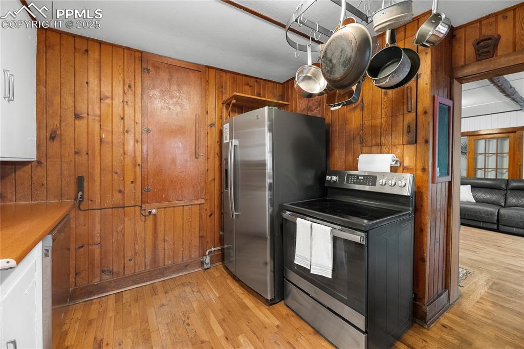 9270 Picabo Road Cascade, CO 80809 - Photo 9 of 31 a kitchen with stainless steel appliances granite countertop a refrigerator a stove and a sink with wooden floor