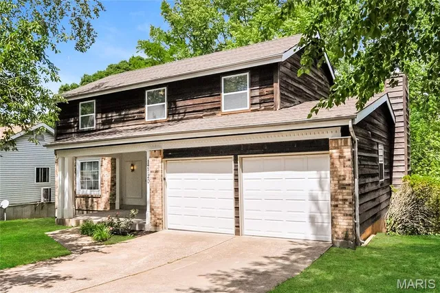 $2,555 | 12720 Coachlight Square Drive, Florissant, MO 63033