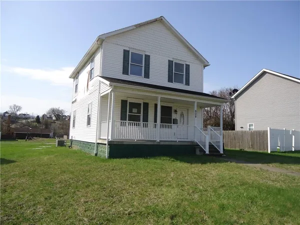 a view of a house with a backyard