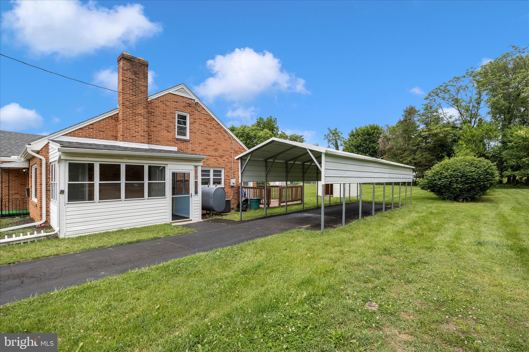 17534 Lincolnshire Road Hagerstown, MD 21740 - Photo 2 of 50 Side Entrance & Carport