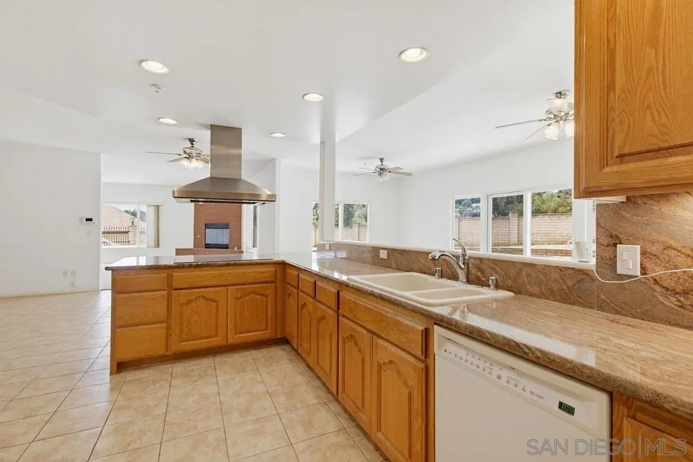 171 Dawn View Way El Cajon, CA 92021 - Photo 17 of 75
