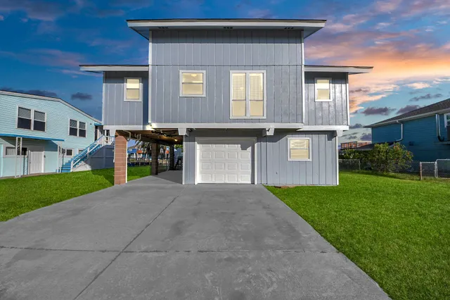 $2,200 | 129 Tarpon Street, Hitchcock, TX 77563