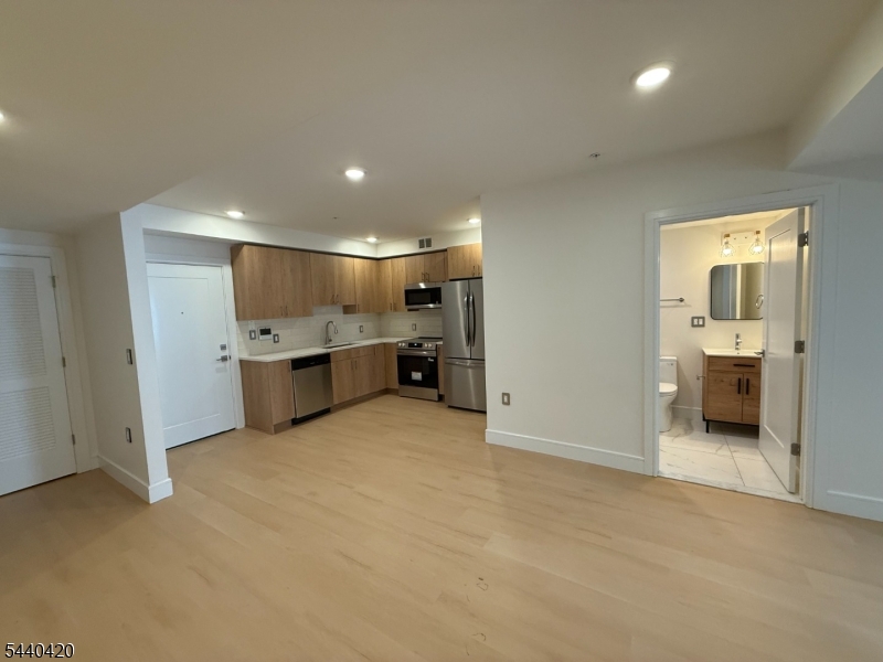 627 Valley Road, Unit B Montclair, NJ 07043 - Photo 5 of 39