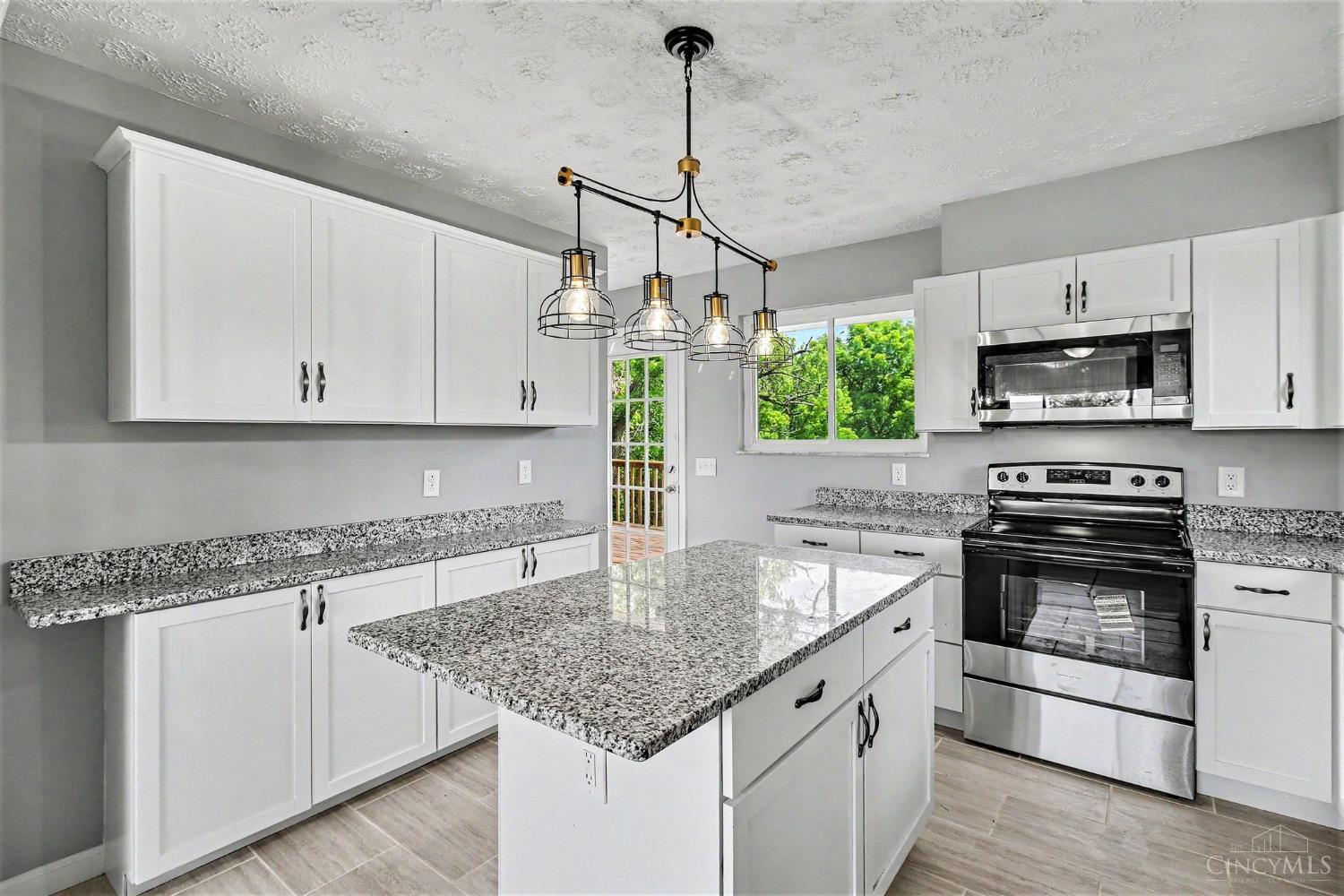 6004 Snyder Road Cincinnati, OH 45247 - Photo 7 of 35
