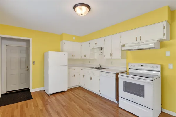 $274,900 | 8949 Stadium Drive, Kalamazoo, MI 49009