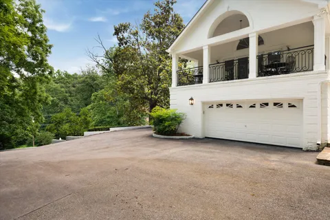 $2,890,000 | 2301 Chickering Lane, Nashville, TN 37215