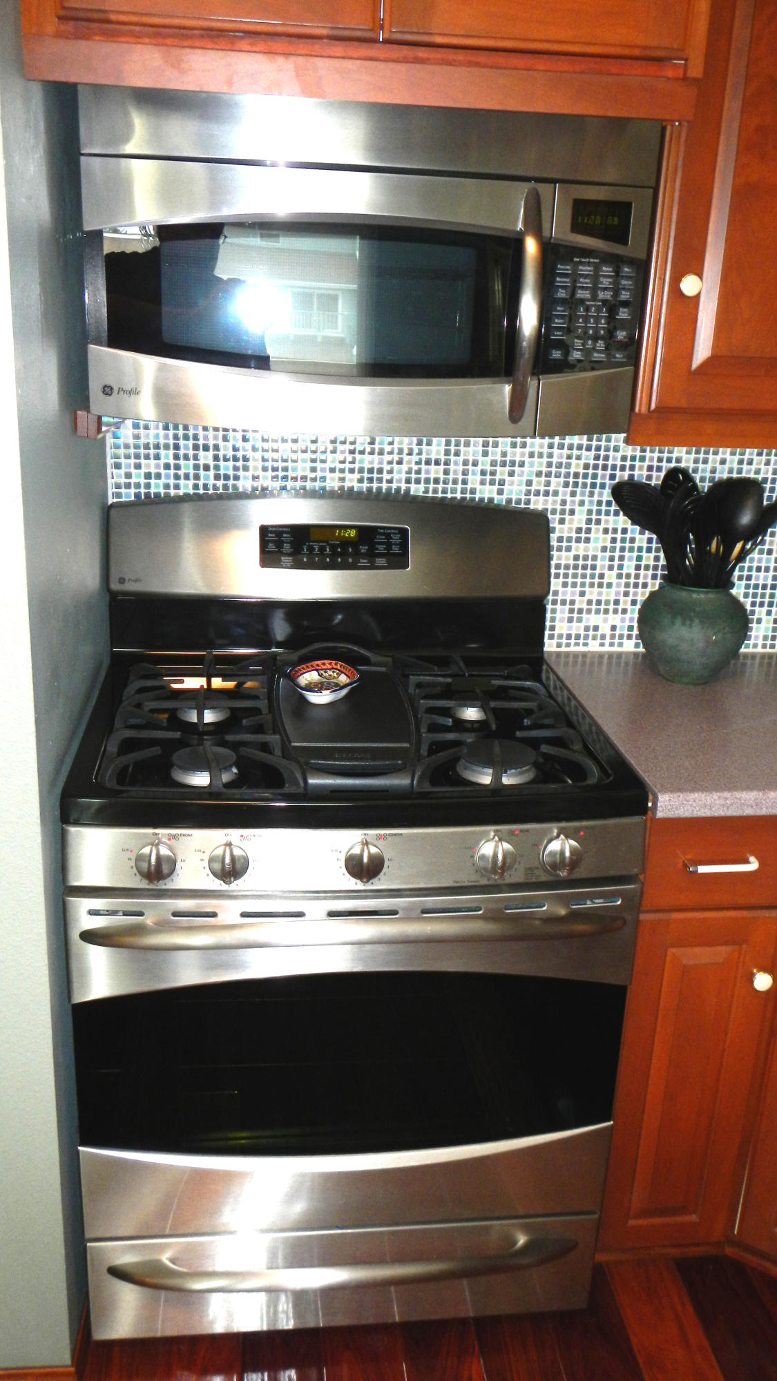 4640 Eastbourne Oxnard, CA 93035 - Photo 19 of 49 a close view of stove