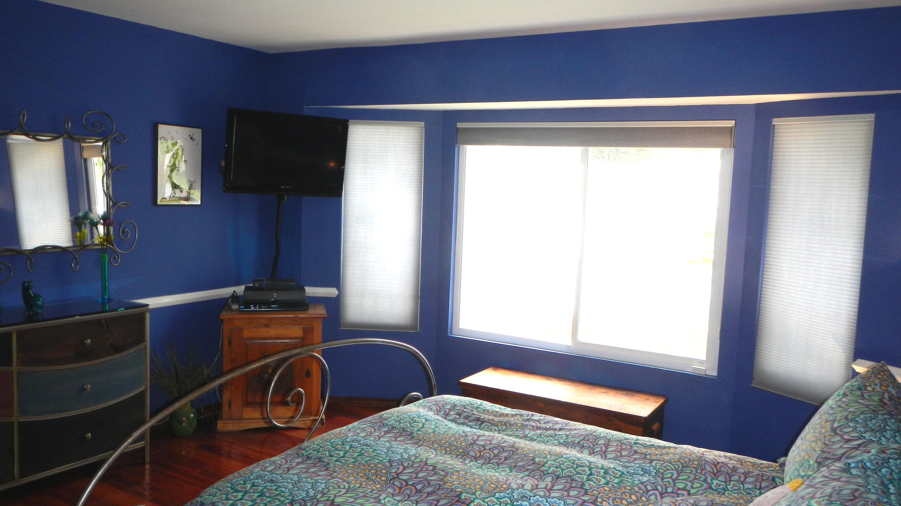 4640 Eastbourne Oxnard, CA 93035 - Photo 30 of 49 a bedroom with a bed and a window