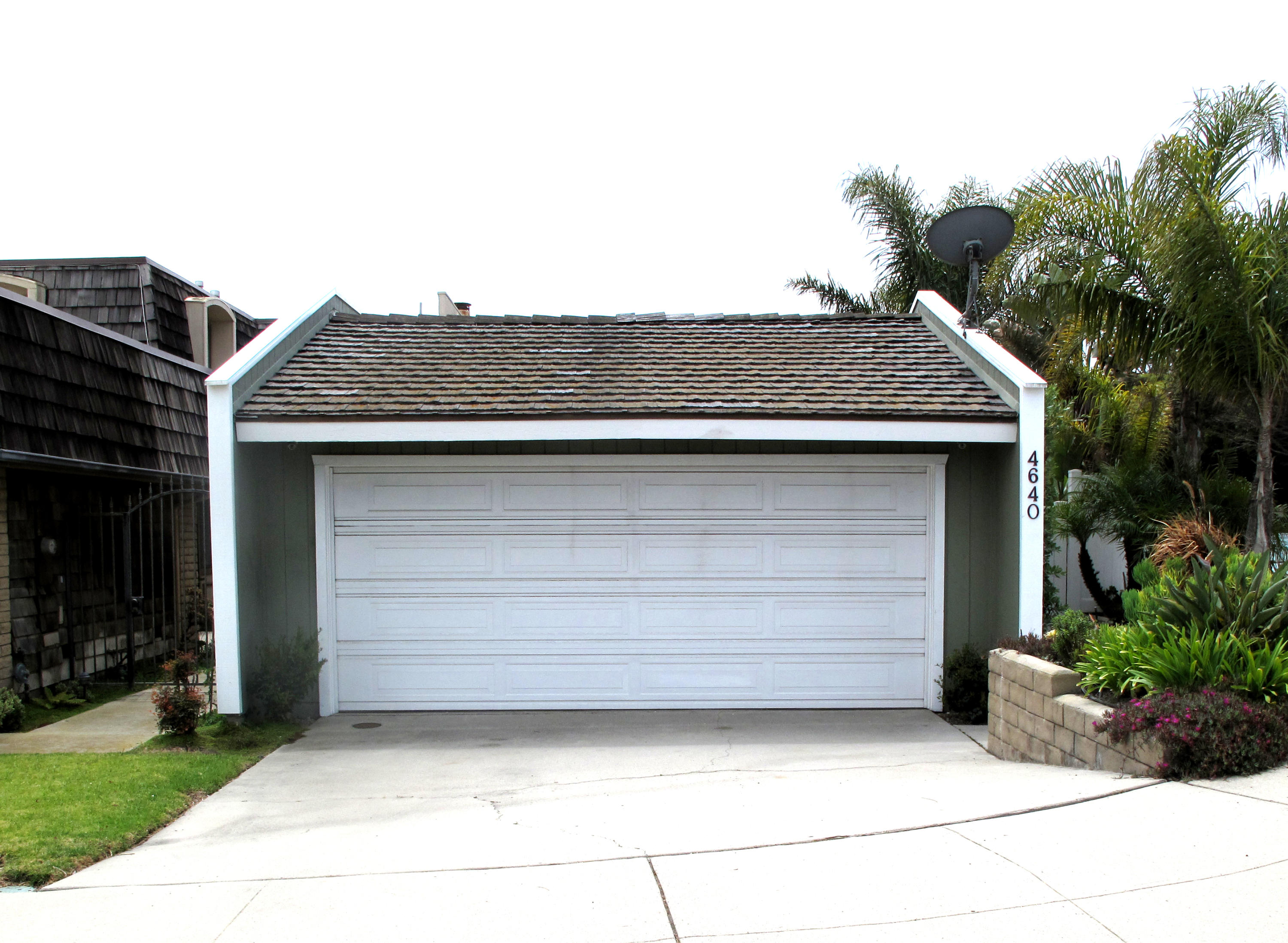 4640 Eastbourne Oxnard, CA 93035 - Photo 3 of 49 a front view of a house with garage